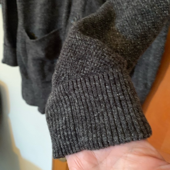 Abercrombie & Fitch - Picture 3 of 3